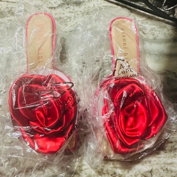 Gianni Bini Pink/ LG RED BOW SLIP ON PUMP NEVER WORN IN WRAPPER! - SIZE 9.5 M - Picture 1 of 13